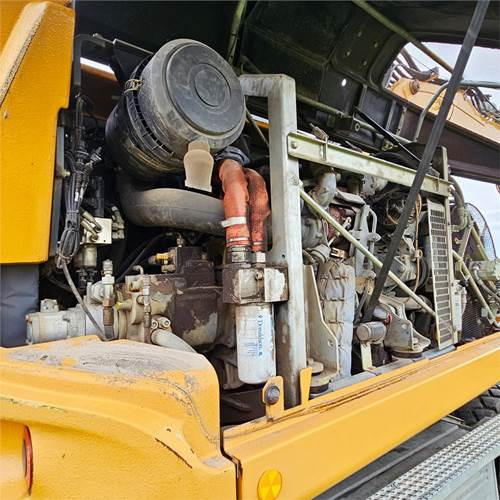 Pelle sur pneus Liebherr A918 Compact: photos 40 Pelle sur pneus Liebherr A918 Compact: photos 40