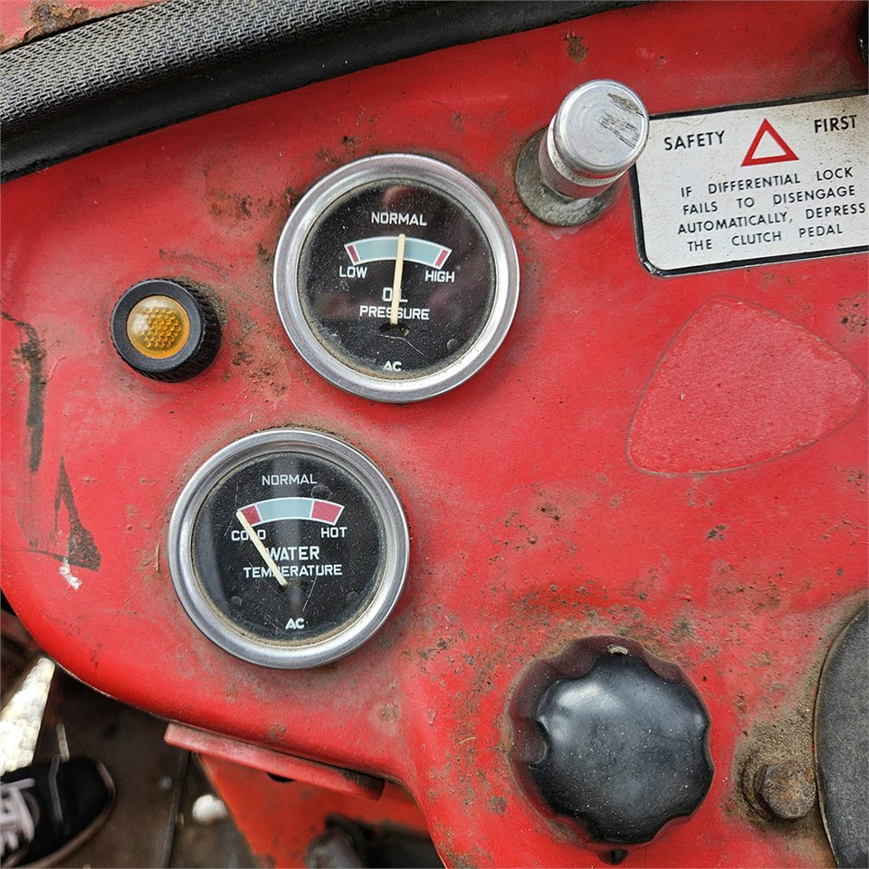 Tracteur agricole Massey Ferguson MF135: photos 15