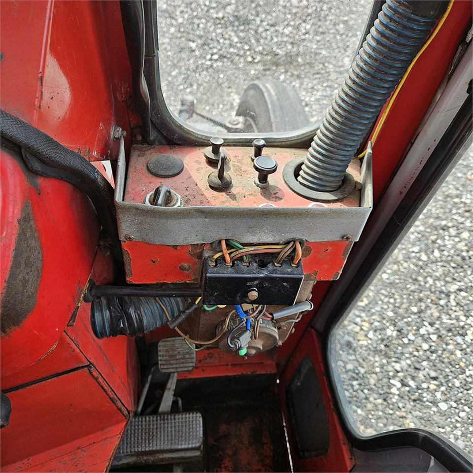 Tracteur agricole Massey Ferguson MF135: photos 19