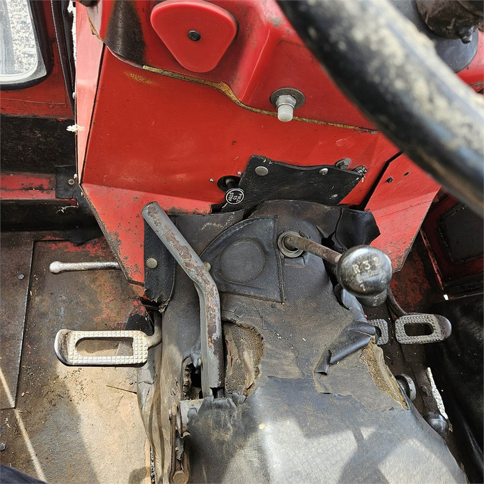 Tracteur agricole Massey Ferguson MF135: photos 18