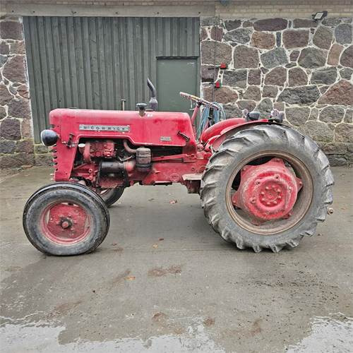 McCORMICK D-324 Standard - Tracteur agricole: photos 3 McCORMICK D-324 Standard - Tracteur agricole: photos 3