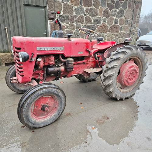 McCORMICK D-324 Standard - Tracteur agricole: photos 1 McCORMICK D-324 Standard - Tracteur agricole: photos 1