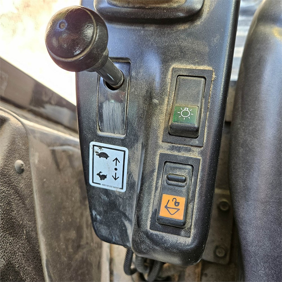 Mini pelle New Holland E26C: photos 12 Mini pelle New Holland E26C: photos 12