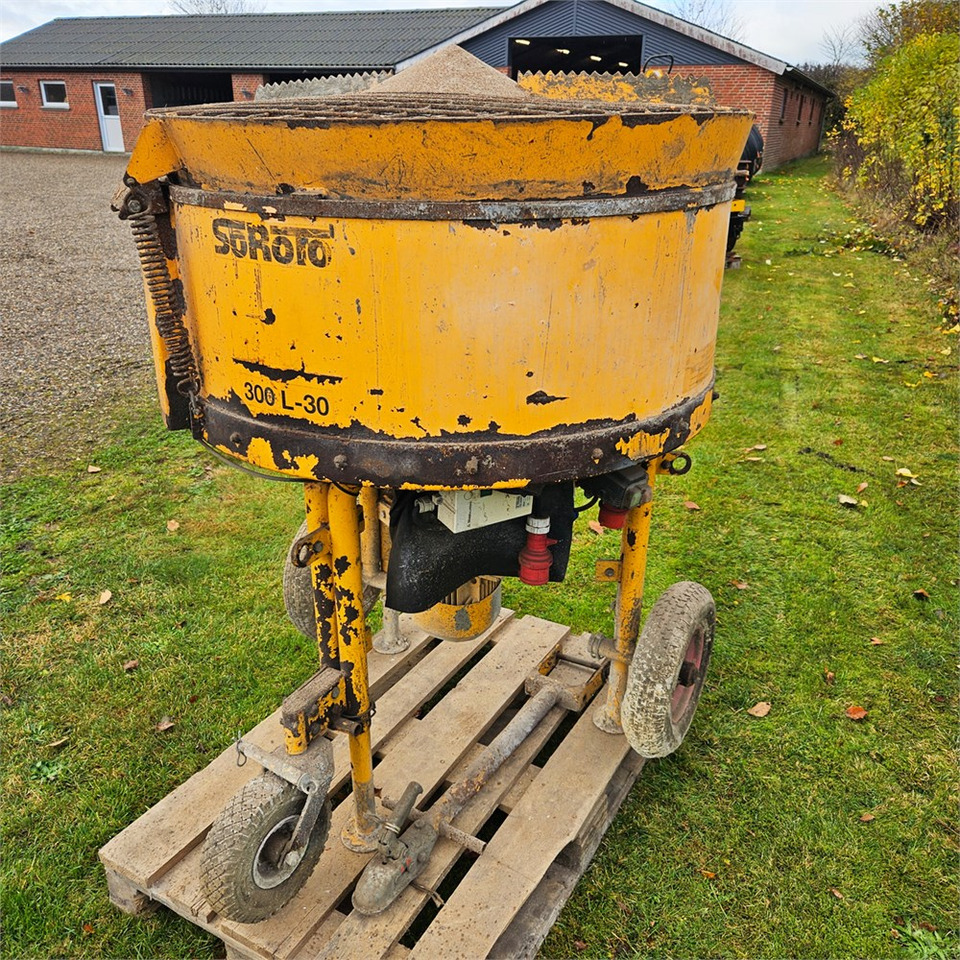 Soroto 300 L-30 - Bétonnière: photos 1 Soroto 300 L-30 - Bétonnière: photos 1