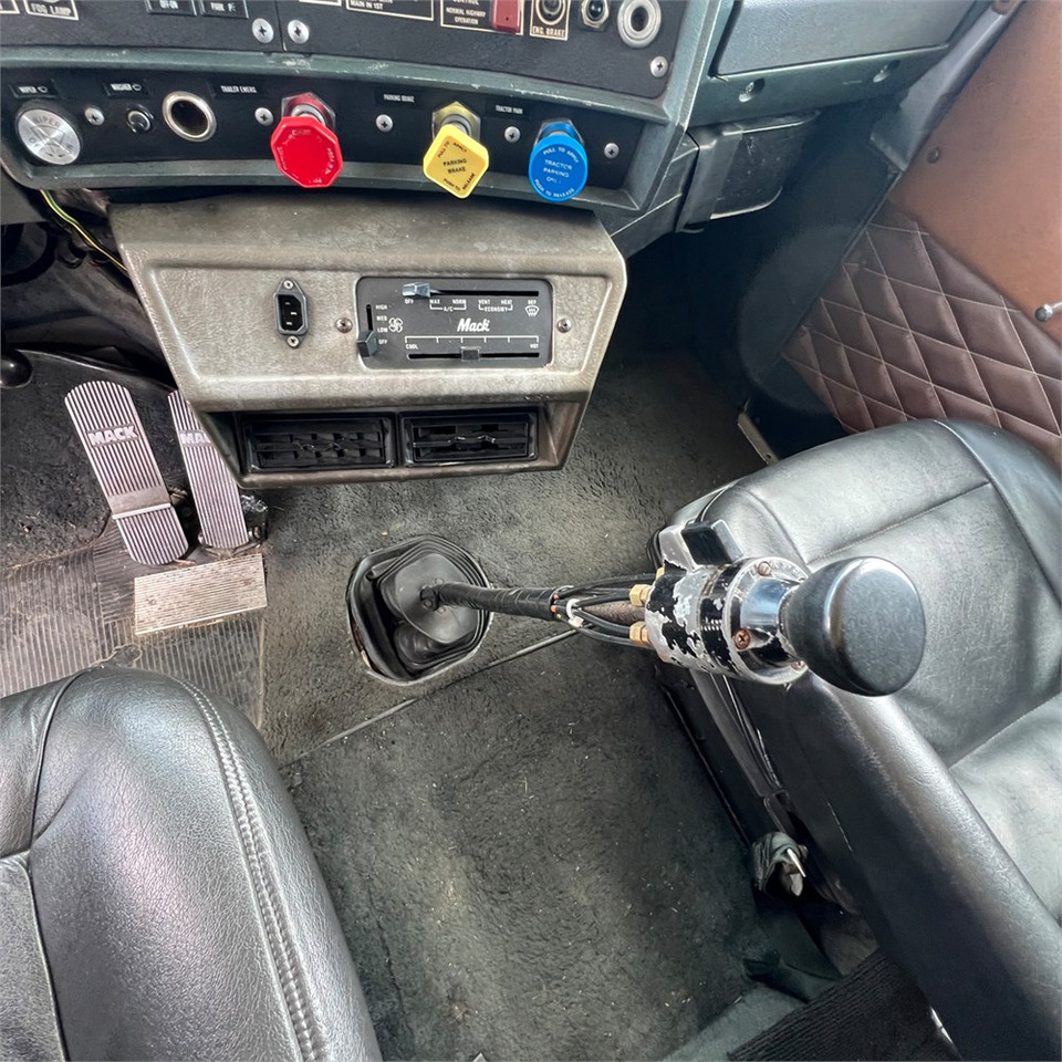 Tracteur routier Mack Superliner: photos 23