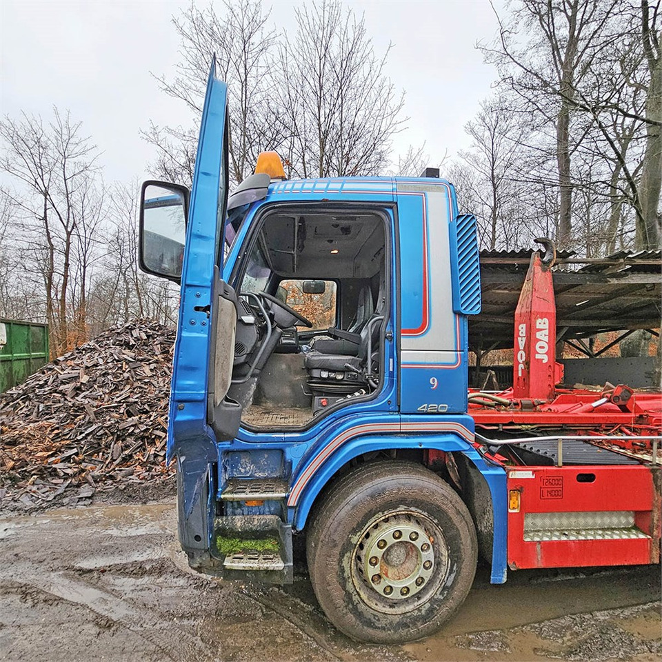 Camion ampliroll Volvo 420: photos 9