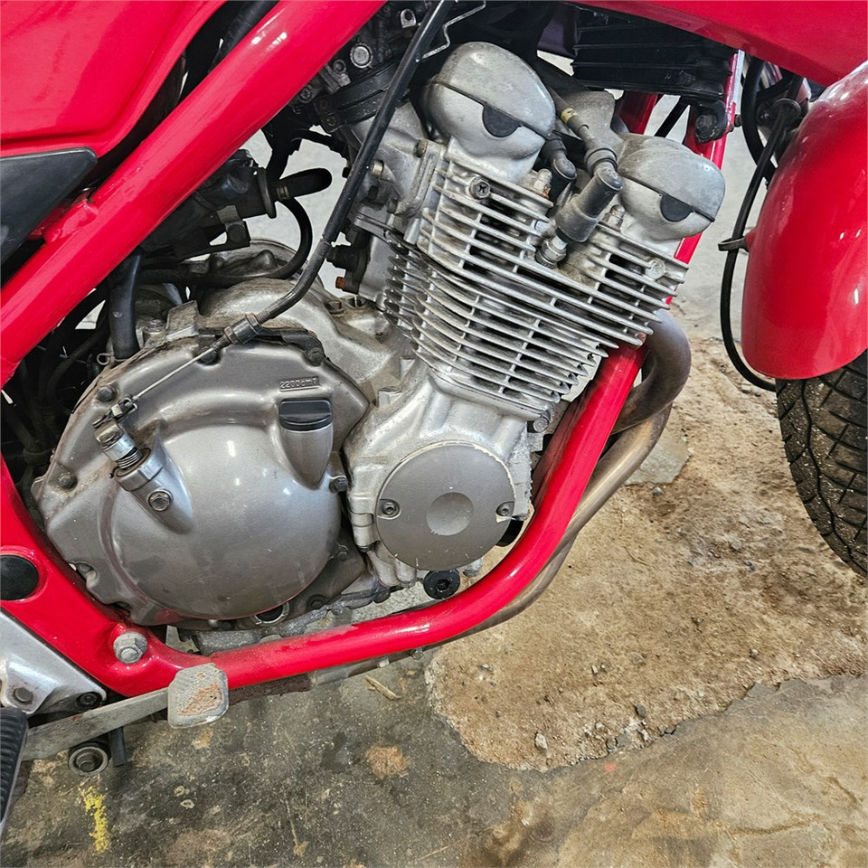 Motocyclette Yamaha XJ600 Diversion: photos 24
