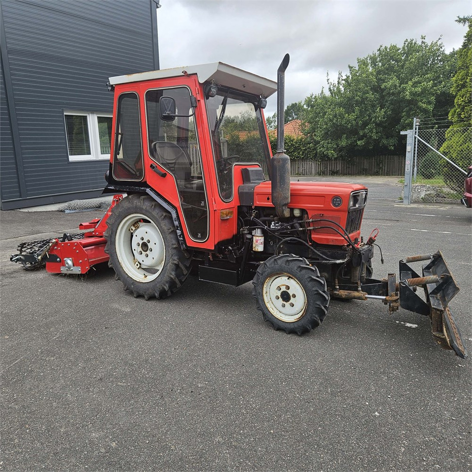 Yanmar 226 D - Tracteur communal: photos 1 Yanmar 226 D - Tracteur communal: photos 1