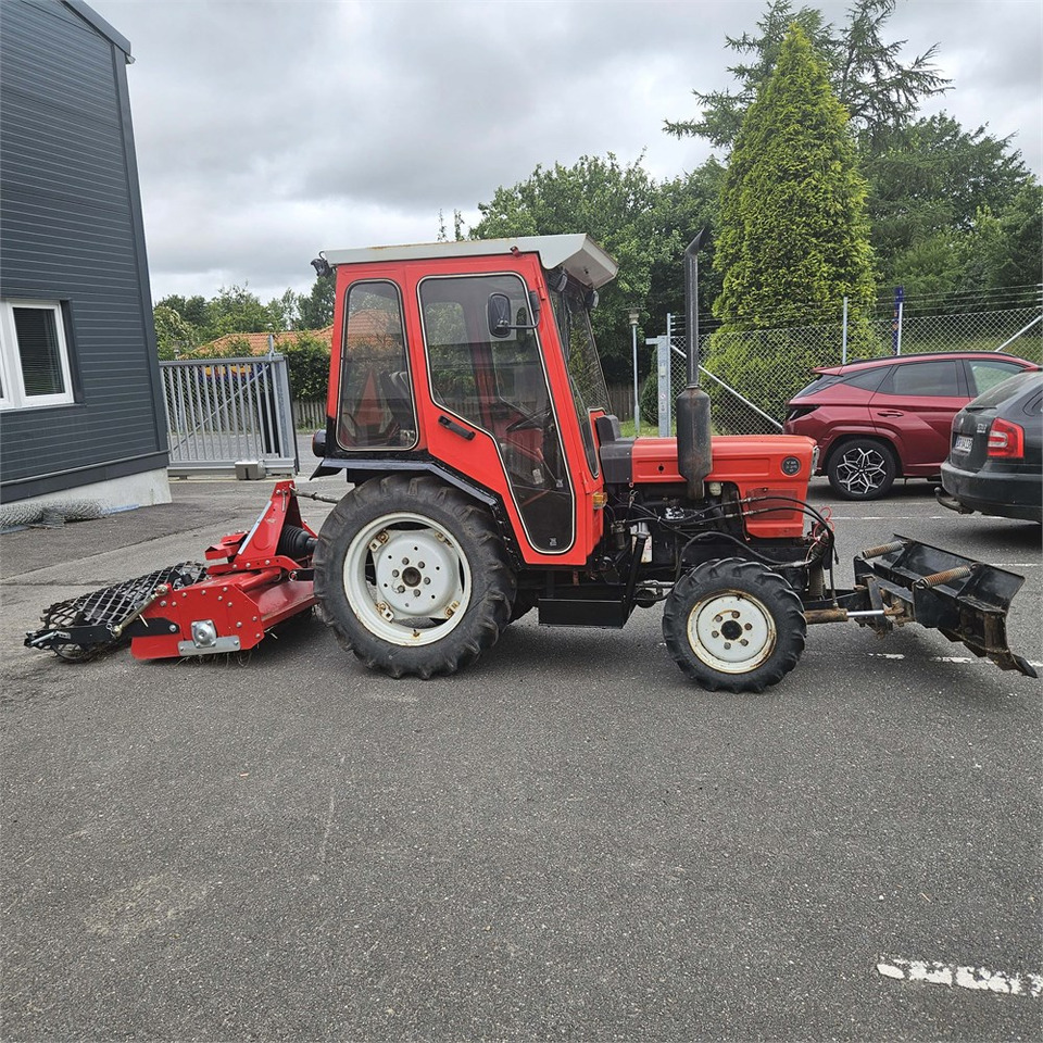 Yanmar 226 D - Tracteur communal: photos 3 Yanmar 226 D - Tracteur communal: photos 3