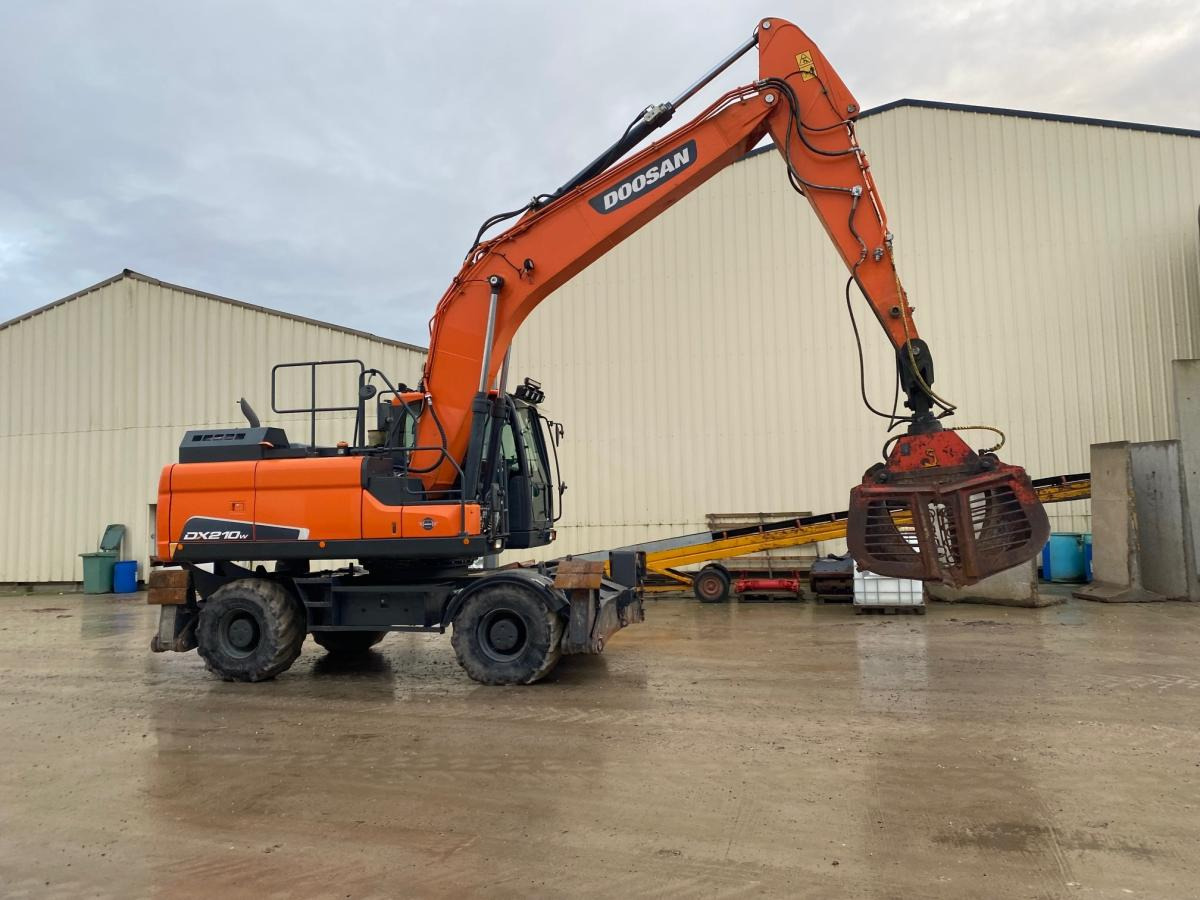 Doosan DX 210W-5 - Pelle sur pneus: photos 3 Doosan DX 210W-5 - Pelle sur pneus: photos 3