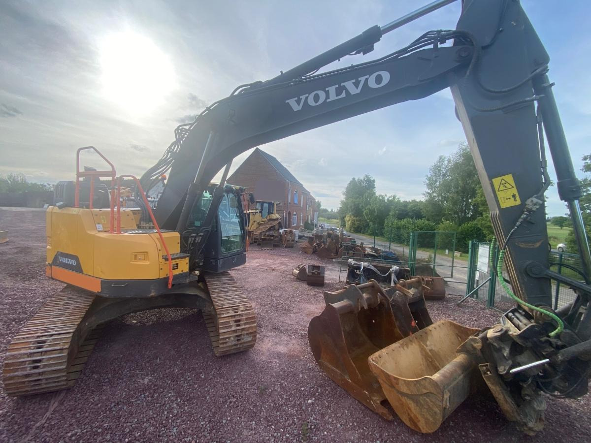 Volvo ECR 235EL - Pelle sur chenille: photos 3 Volvo ECR 235EL - Pelle sur chenille: photos 3