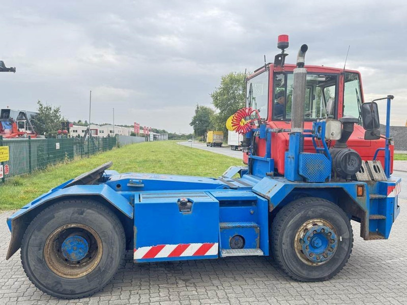 CVS Ferrari TT2516BV (4x2) - Tracteur portuaire: photos 4 CVS Ferrari TT2516BV (4x2) - Tracteur portuaire: photos 4