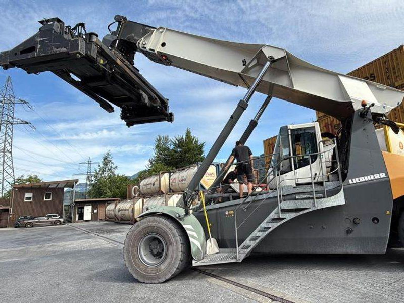 Liebherr LRS545 Intermodal - Reach stacker: photos 2 Liebherr LRS545 Intermodal - Reach stacker: photos 2