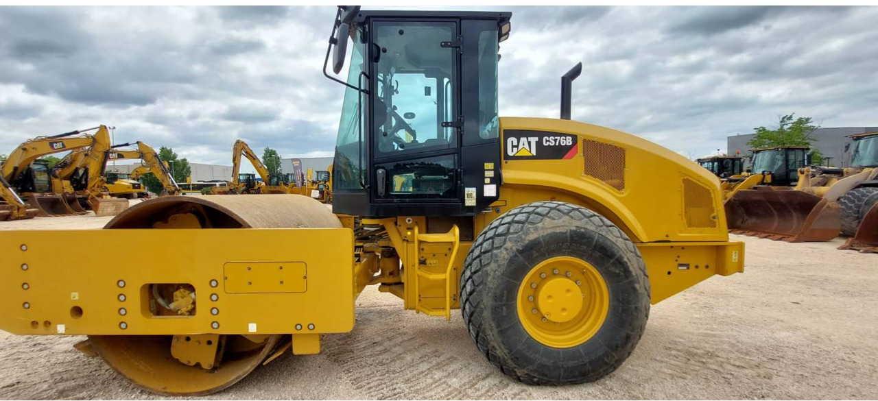 CAT CS76B 4F - Compacteur à pieds de mouton/ Monocylindre: photos 1 CAT CS76B 4F - Compacteur à pieds de mouton/ Monocylindre: photos 1