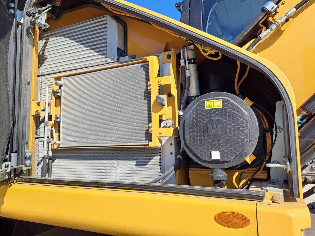 Pelle sur pneus CAT MH3024: photos 16