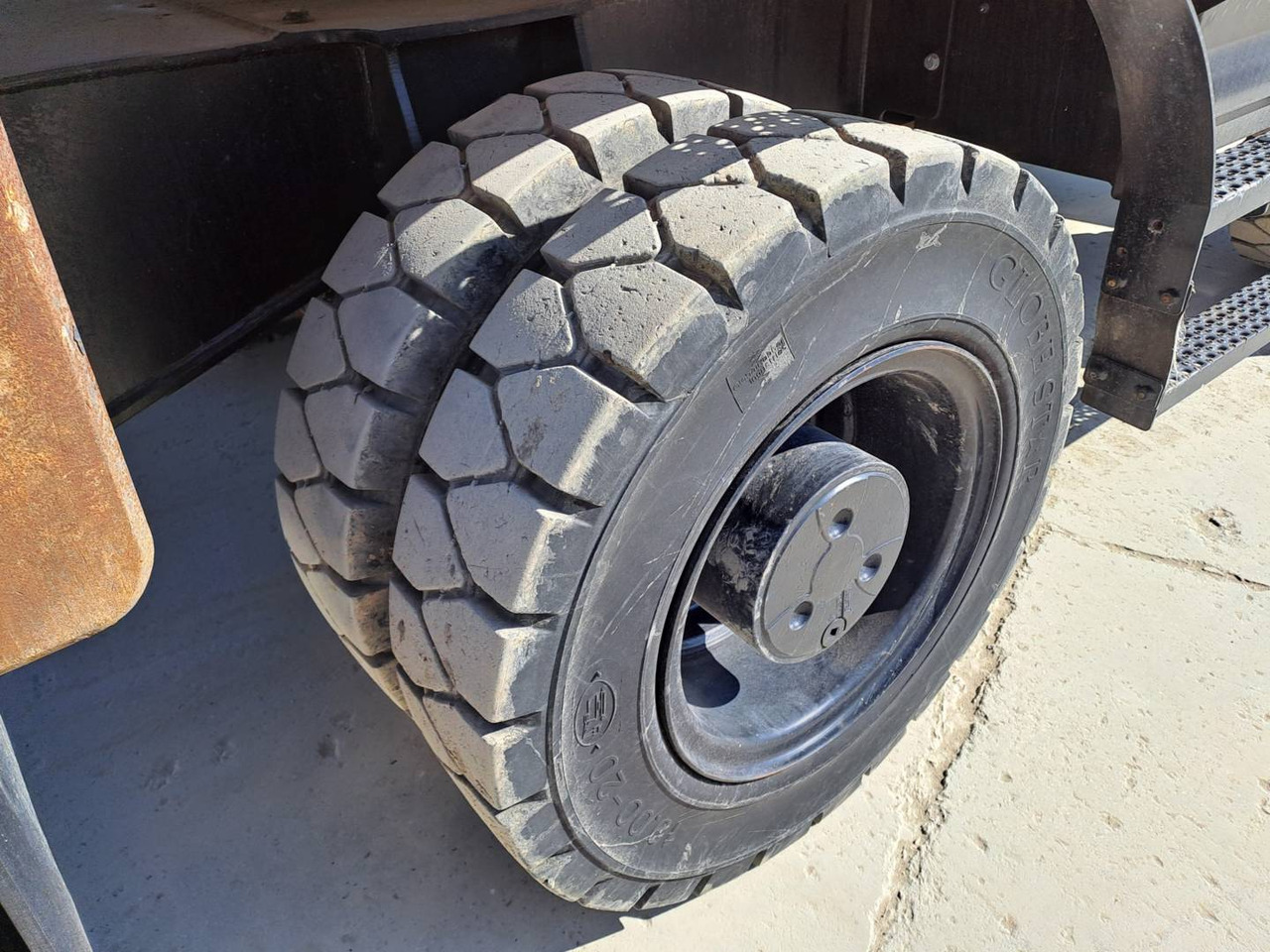 Pelle sur pneus CAT MH3024: photos 13