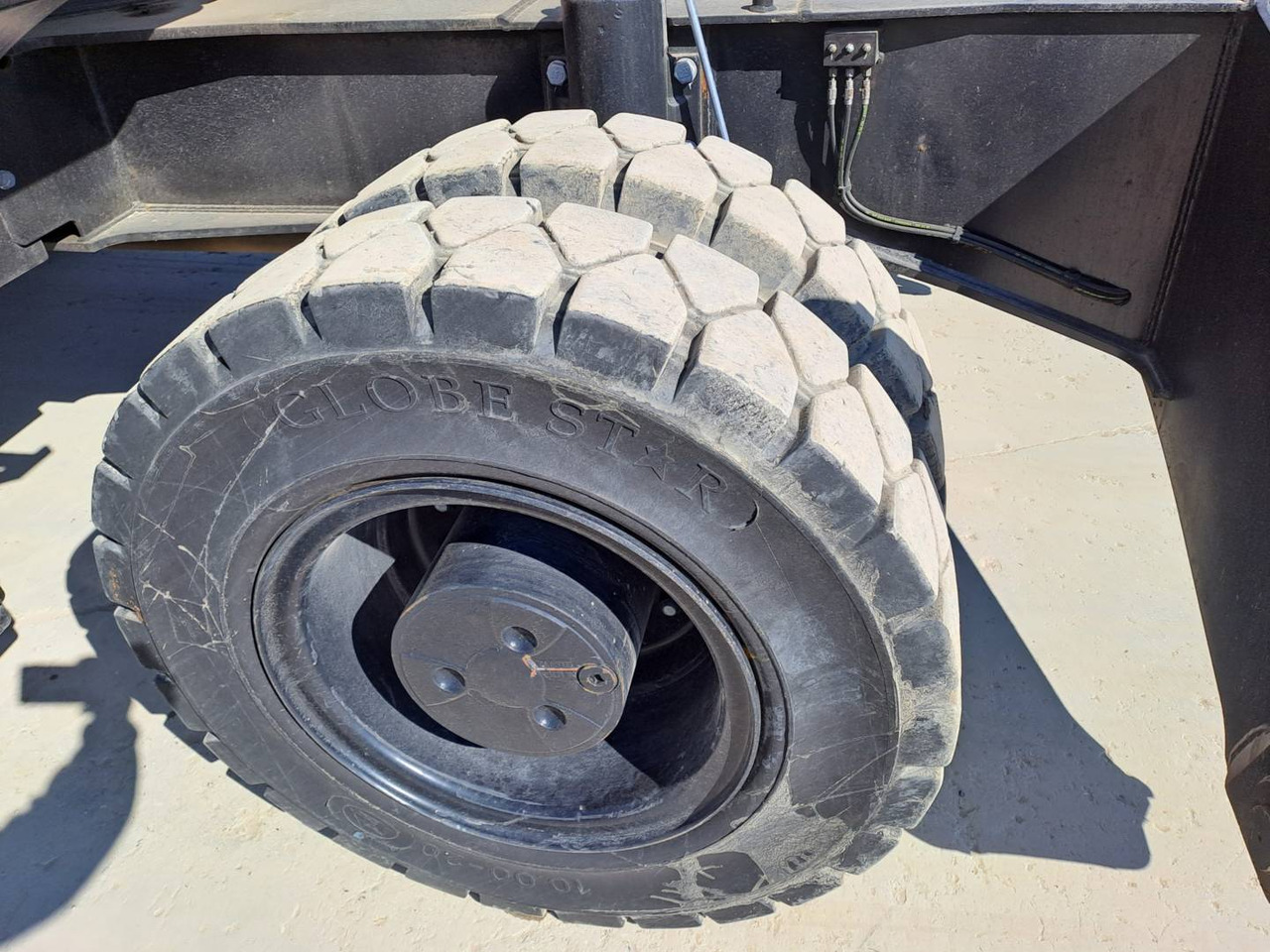 Pelle sur pneus CAT MH3024: photos 12