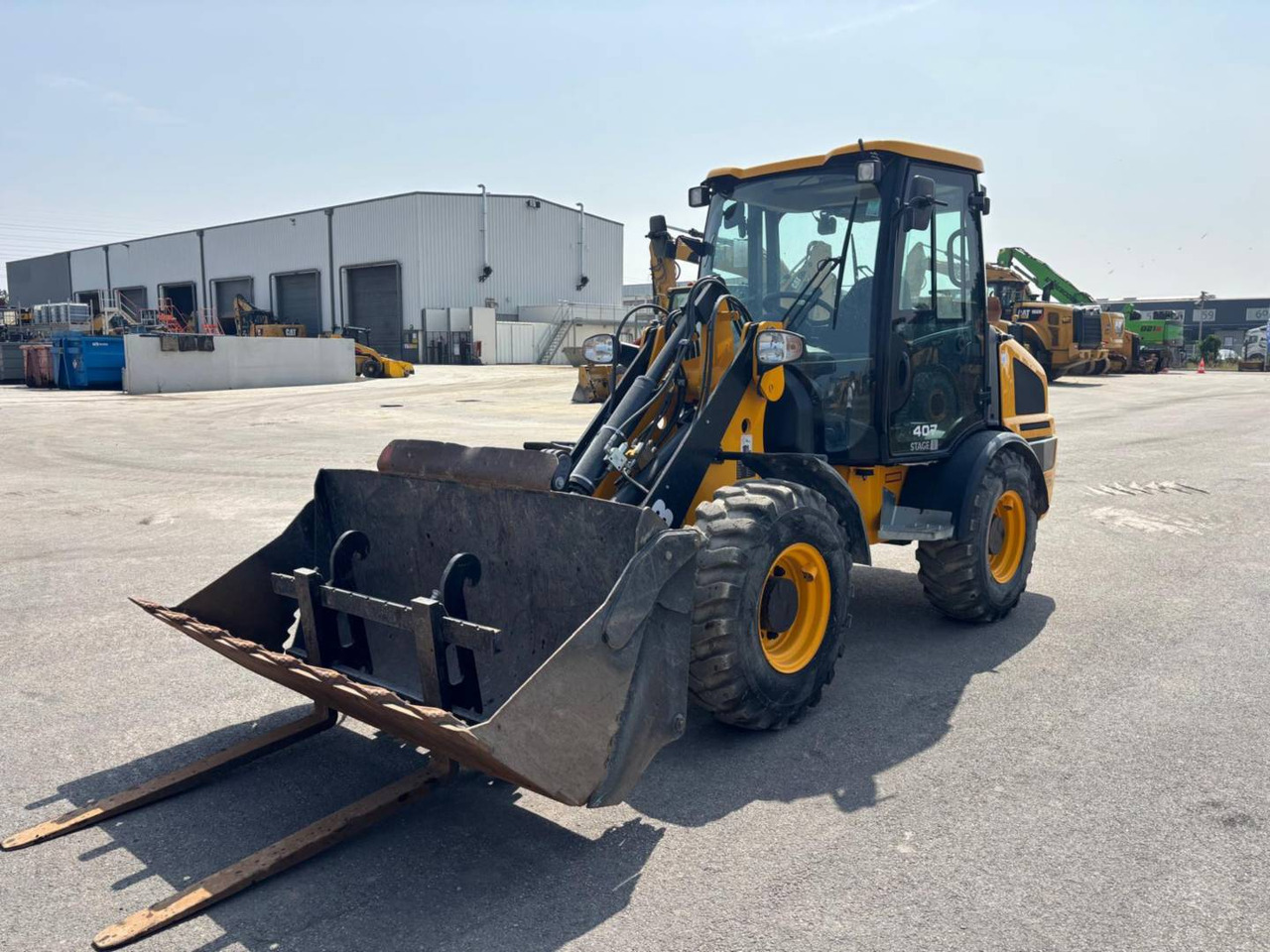 JCB 407 - Chargeuse sur pneus: photos 1 JCB 407 - Chargeuse sur pneus: photos 1