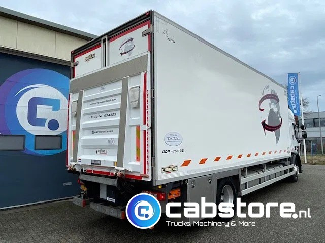 Renault D-19 Wide 4x2 Koelwagen D 19 Wide 4x2 Euro 6 Koelwagen - HANDGESCHAKELD - Kuhlkoffer - Frigo -Thermobox - Year 2015 - CHEREAU BOX - CARRIER Supra 850U - GOOD CONDITION - Camion frigorifique: photos 4 Renault D-19 Wide 4x2 Koelwagen D 19 Wide 4x2 Euro 6 Koelwagen - HANDGESCHAKELD - Kuhlkoffer - Frigo -Thermobox - Year 2015 - CHEREAU BOX - CARRIER Supra 850U - GOOD CONDITION - Camion frigorifique: photos 4