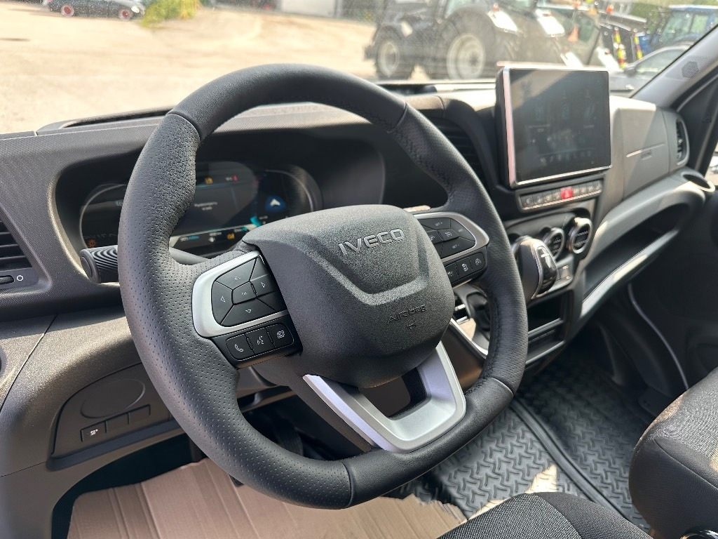 Fourgon utilitaire neuf Iveco Daily 35S18A8 12m3: photos 13