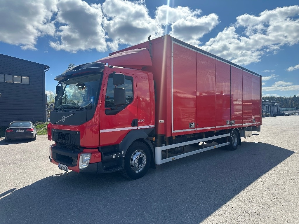 Volvo FL 280 - Camion fourgon: photos 1 Volvo FL 280 - Camion fourgon: photos 1