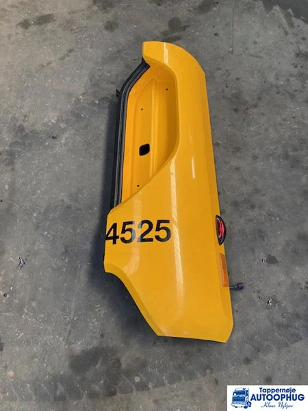 MAN 36.73203-5062 – MAN Back corner - Carrosserie et extérieur pour Camion: photos 1 MAN 36.73203-5062 – MAN Back corner - Carrosserie et extérieur pour Camion: photos 1