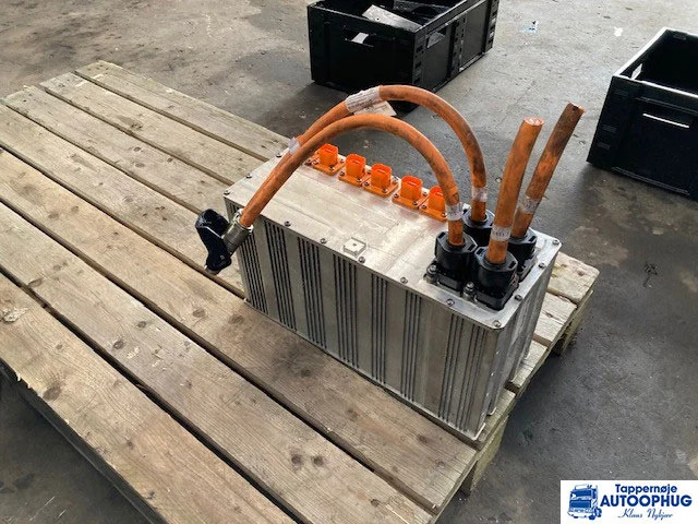 MAN 83.21101-6013 – High voltage distribution box 12C/18C - Système électrique pour Camion: photos 2 MAN 83.21101-6013 – High voltage distribution box 12C/18C - Système électrique pour Camion: photos 2