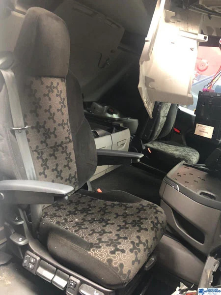 Scania Sæder P/N : 2601039 – 2601040 - Carrosserie et extérieur pour Camion: photos 1 Scania Sæder P/N : 2601039 – 2601040 - Carrosserie et extérieur pour Camion: photos 1