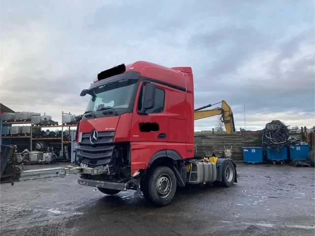 Mercedes Actros 1851 - Tracteur routier: photos 1 Mercedes Actros 1851 - Tracteur routier: photos 1