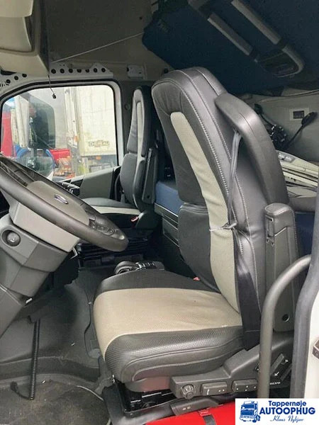 Volvo 23766428 – Volvo leather seat - Cabine et intérieur pour Camion: photos 1 Volvo 23766428 – Volvo leather seat - Cabine et intérieur pour Camion: photos 1