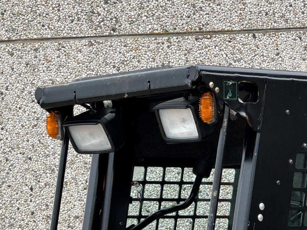 Manitou 850R, 2021, 365 hours! - Mini chargeuse: photos 4 Manitou 850R, 2021, 365 hours! - Mini chargeuse: photos 4