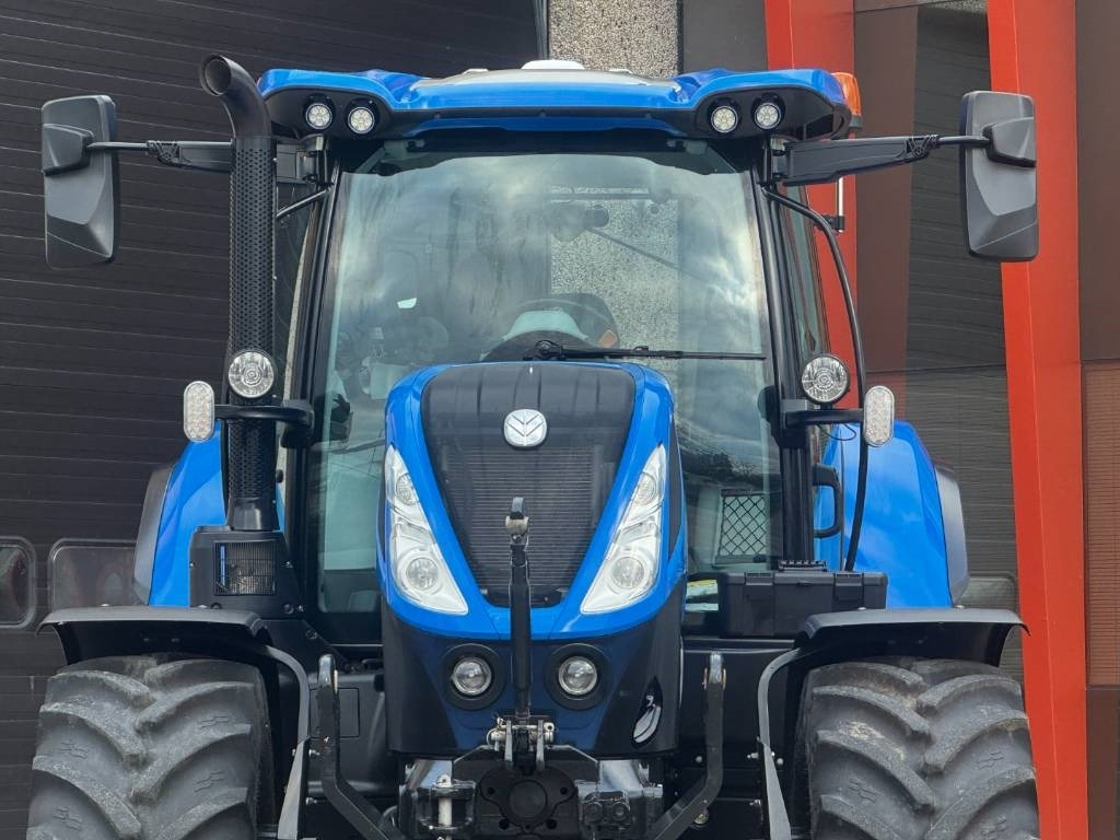 New Holland T7.225AC, frontlinkage, airbrakes, 50k, 2023!! - Tracteur agricole: photos 5 New Holland T7.225AC, frontlinkage, airbrakes, 50k, 2023!! - Tracteur agricole: photos 5
