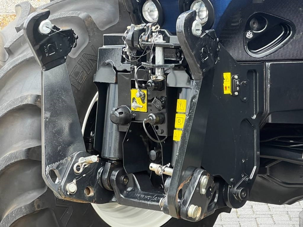 New Holland T7.270 Auto Command, GPS-RTK, frontlinkage + PTO, - Tracteur agricole: photos 4 New Holland T7.270 Auto Command, GPS-RTK, frontlinkage + PTO, - Tracteur agricole: photos 4