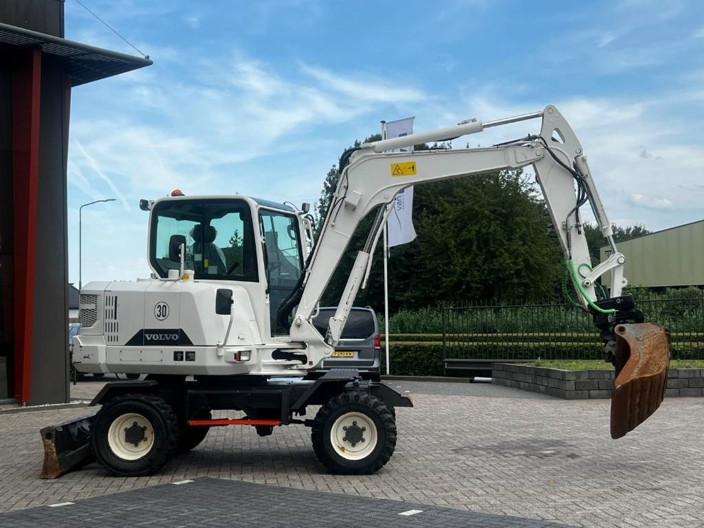 Volvo EW60E, 2021, 1403 hours, Steelwirst! - Pelle sur pneus: photos 4 Volvo EW60E, 2021, 1403 hours, Steelwirst! - Pelle sur pneus: photos 4