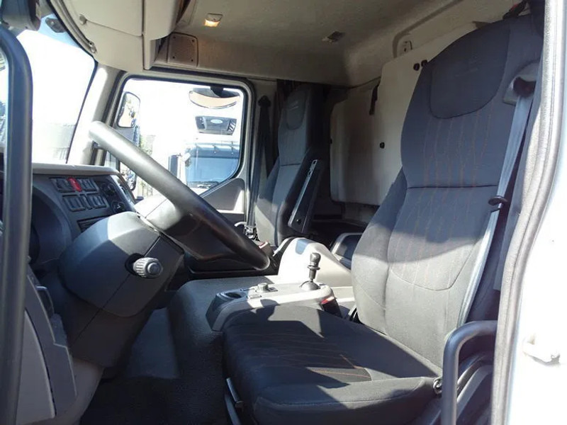 DAF LF 260 16 TON SLEEPER BOX 720X250X244 LBW 1.5 T - Camion fourgon: photos 4 DAF LF 260 16 TON SLEEPER BOX 720X250X244 LBW 1.5 T - Camion fourgon: photos 4