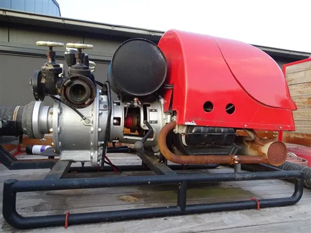 Mercedes-Benz LP 1117 4x4 TURBO Motor Brandweerauto Vw motor met Waterpomp in openlaadbak - Camion de pompier: photos 4 Mercedes-Benz LP 1117 4x4 TURBO Motor Brandweerauto Vw motor met Waterpomp in openlaadbak - Camion de pompier: photos 4
