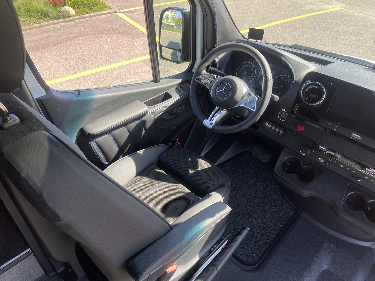 Crédit-bail de MERCEDES-BENZ SPRINTER 519 CDI (MB BUSPERFECT) MERCEDES-BENZ SPRINTER 519 CDI (MB BUSPERFECT): photos 23 Crédit-bail de MERCEDES-BENZ SPRINTER 519 CDI (MB BUSPERFECT) MERCEDES-BENZ SPRINTER 519 CDI (MB BUSPERFECT): photos 23