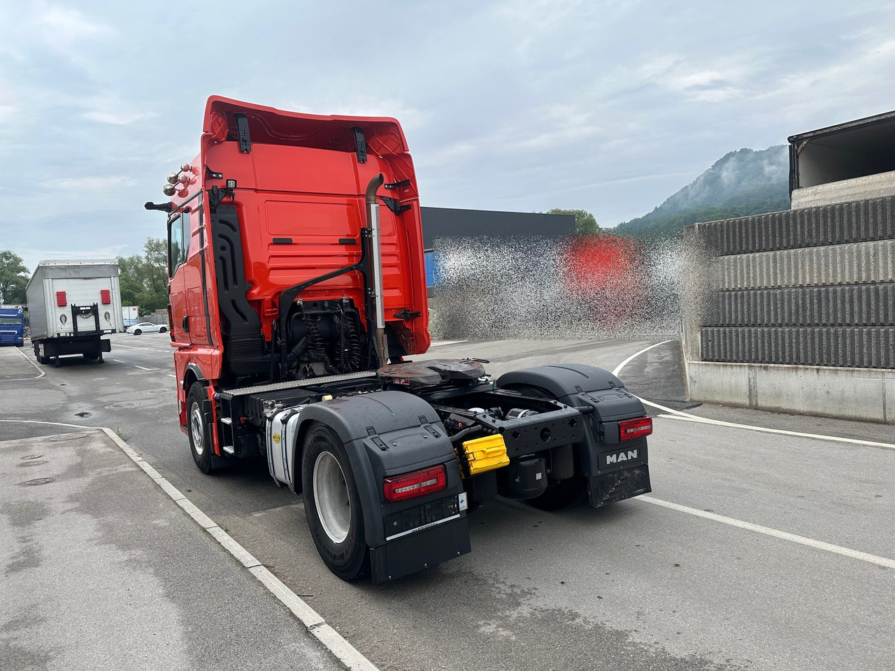 MAN TGX 18.520 4X2 LL Intarder Hydravlika ALU led TV - Tracteur routier: photos 4 MAN TGX 18.520 4X2 LL Intarder Hydravlika ALU led TV - Tracteur routier: photos 4