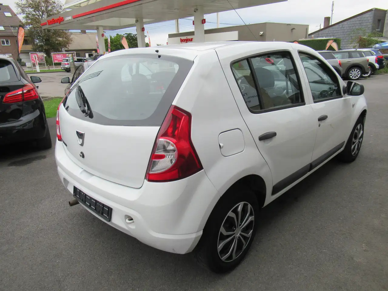 Dacia Sandero Sandero 1.2i Ambiance - Voiture: photos 2 Dacia Sandero Sandero 1.2i Ambiance - Voiture: photos 2
