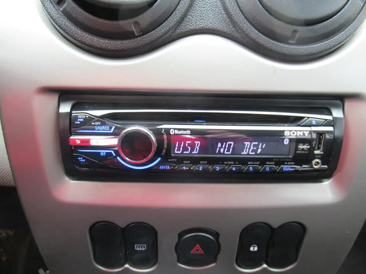 Voiture Dacia Sandero Sandero 1.2i Ambiance: photos 11