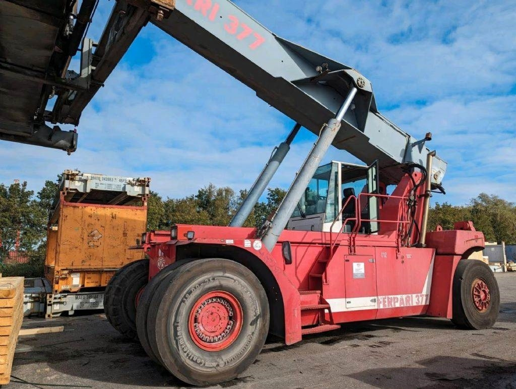 CVS Ferrari F377.5 PB - Reach stacker: photos 1 CVS Ferrari F377.5 PB - Reach stacker: photos 1