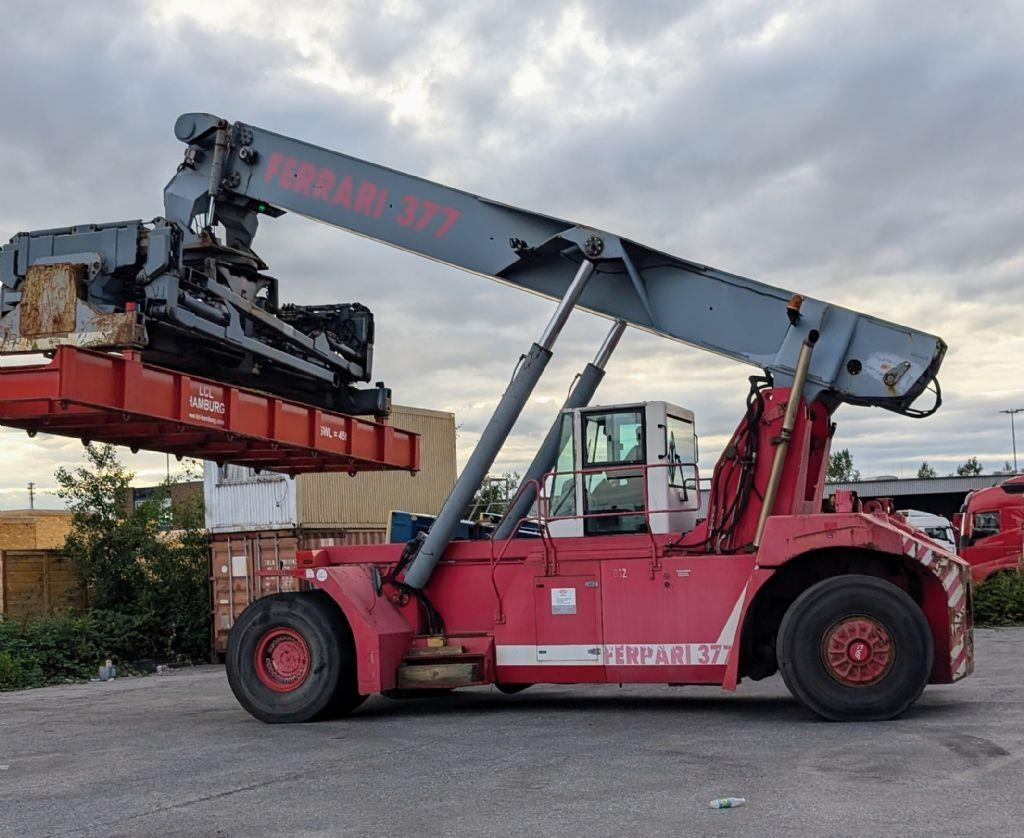 CVS Ferrari F377.5 PB - Reach stacker: photos 3 CVS Ferrari F377.5 PB - Reach stacker: photos 3