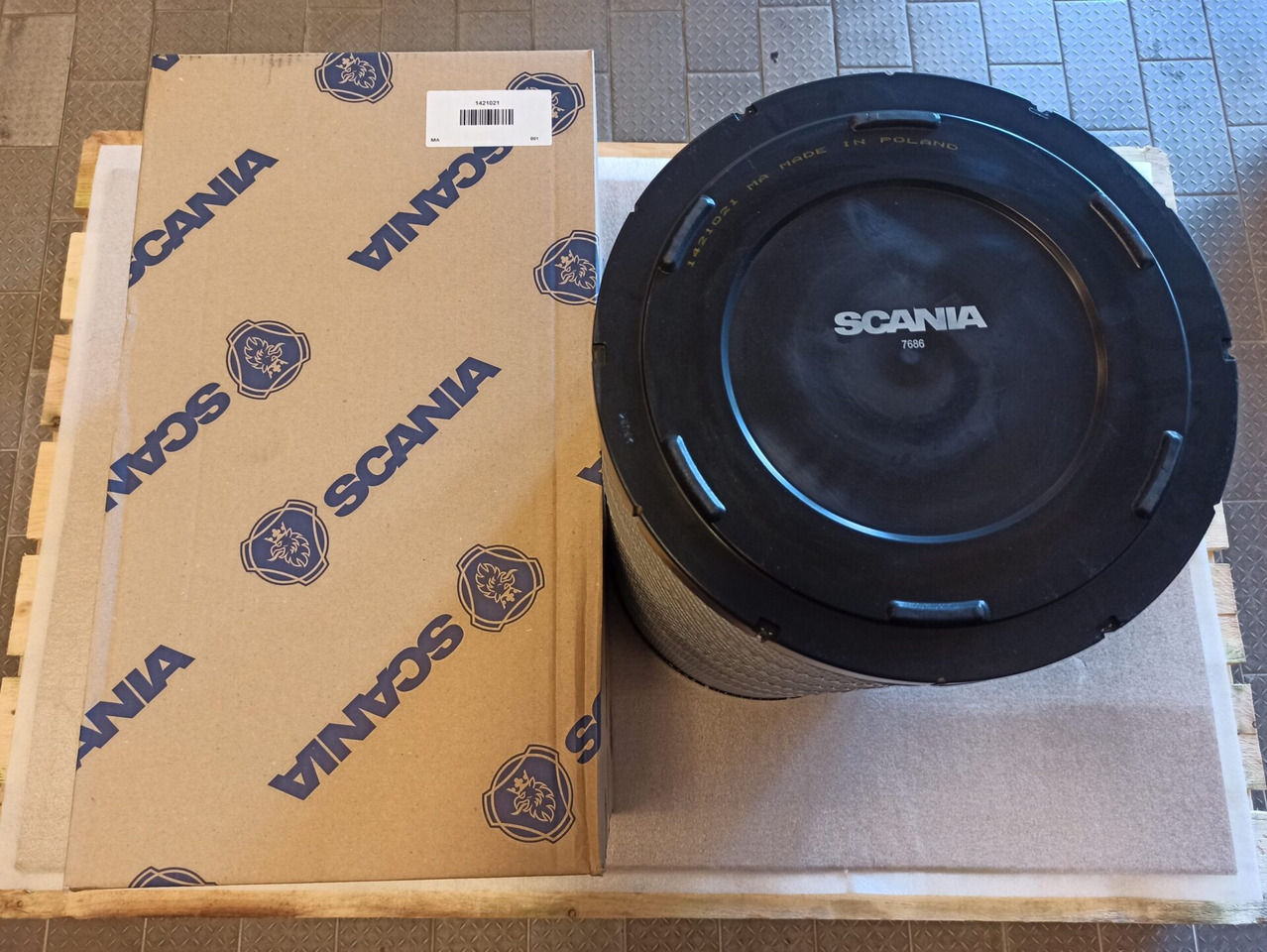 SCANIA AIR FILTER - 1421021 - Filtre à air pour Camion: photos 1 SCANIA AIR FILTER - 1421021 - Filtre à air pour Camion: photos 1