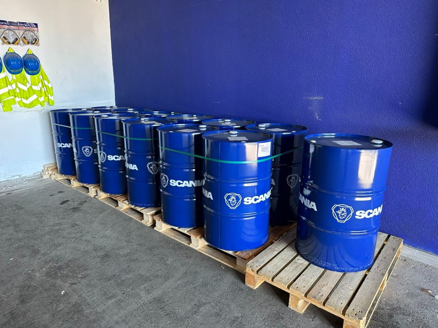 SCANIA ENGINE OIL LDF3 208LT - 2021363 - Huile moteur et produits d'entretien auto: photos 1 SCANIA ENGINE OIL LDF3 208LT - 2021363 - Huile moteur et produits d'entretien auto: photos 1
