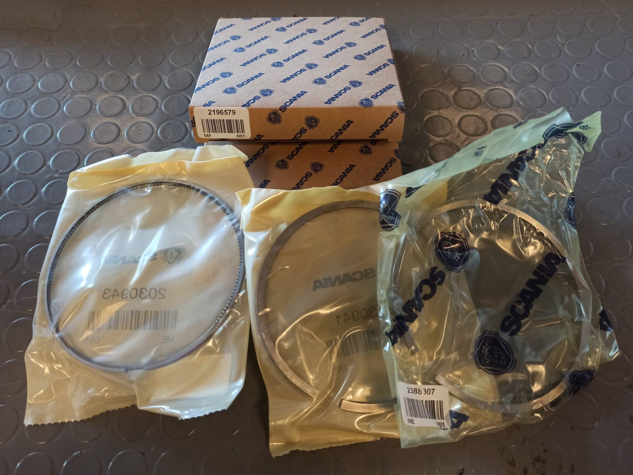 SCANIA PISTON RING KIT - 2196579 - Pistons/ Anneaux/ Manchons pour Camion: photos 1 SCANIA PISTON RING KIT - 2196579 - Pistons/ Anneaux/ Manchons pour Camion: photos 1