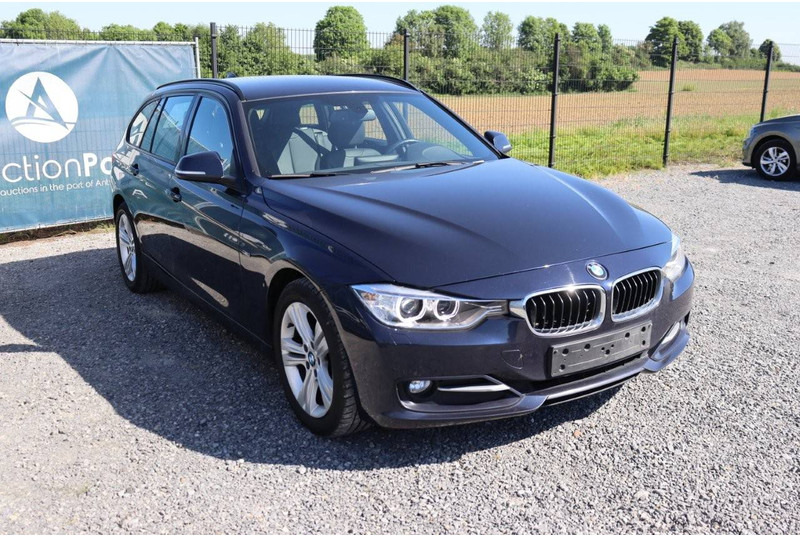 Voiture BMW 3 Serie 318d: photos 6