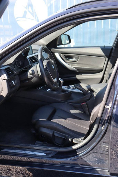 Voiture BMW 3 Serie 318d: photos 15