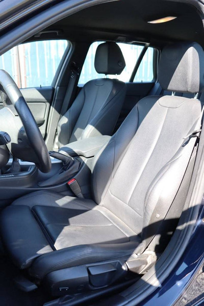 Voiture BMW 3 Serie 318d: photos 17