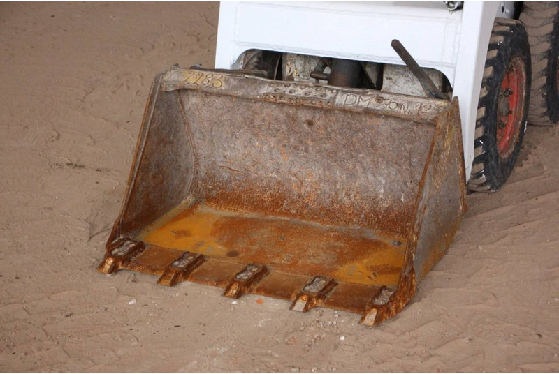 Chargeuse sur pneus Bobcat S70: photos 9