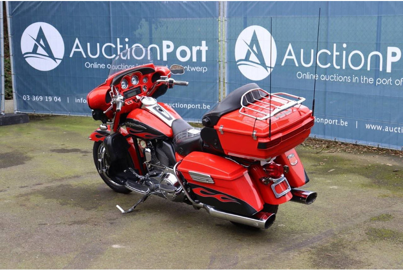 Harley-Davidson Ultra Classic CVO - Motocyclette: photos 4 Harley-Davidson Ultra Classic CVO - Motocyclette: photos 4